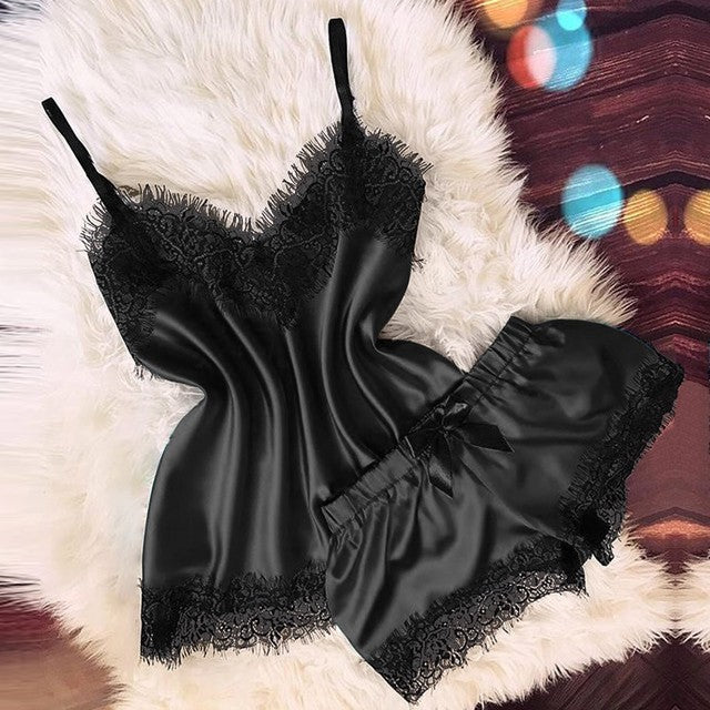 Nuisette, short à nœud papillon, décolleté en V