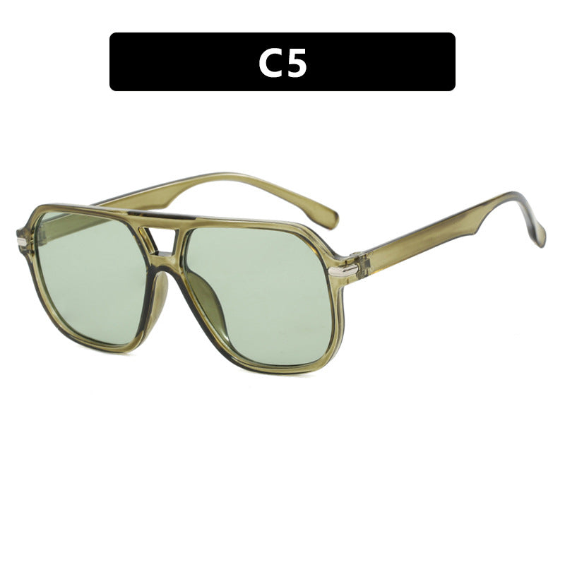 Lunettes de soleil simples et élégantes femme