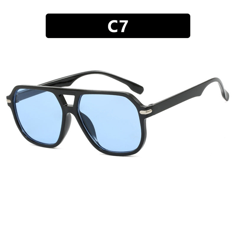 Lunettes de soleil simples et élégantes femme
