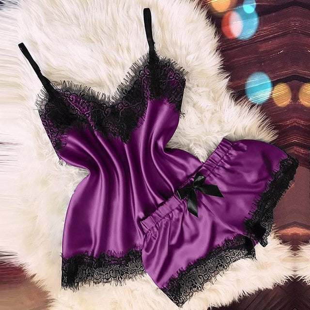 Nuisette, short à nœud papillon, décolleté en V