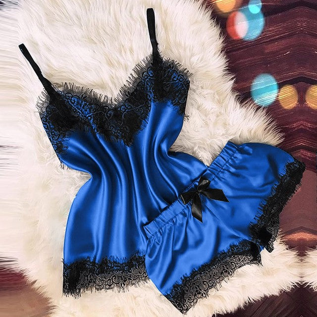 Nuisette, short à nœud papillon, décolleté en V