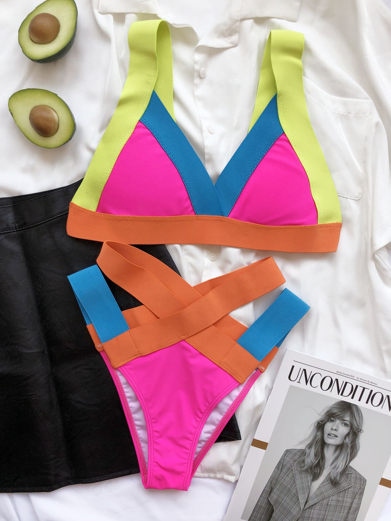 Bikini triangle coloré à bandage