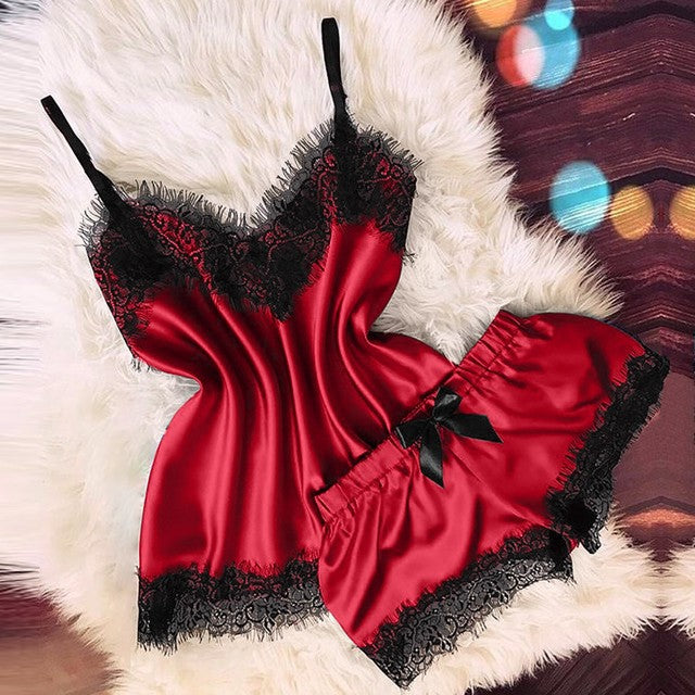 Nuisette, short à nœud papillon, décolleté en V