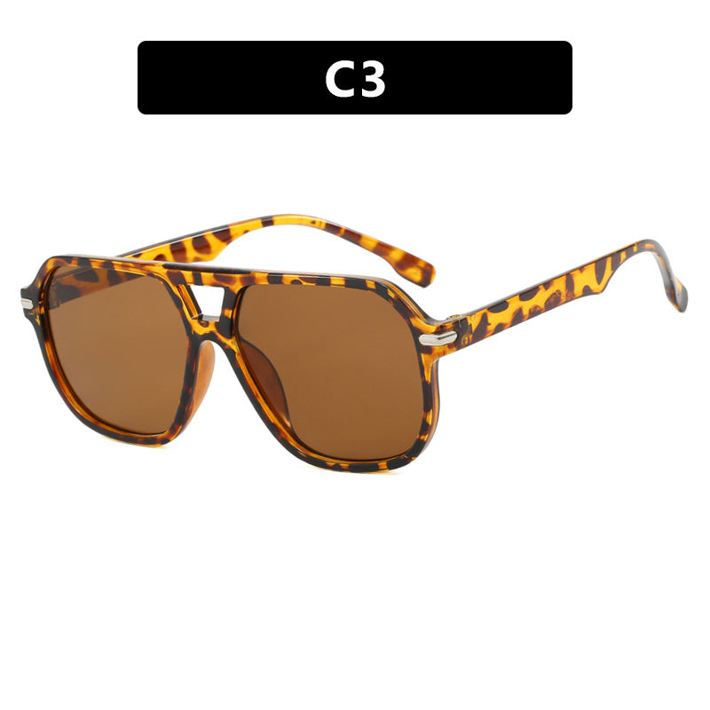 Lunettes de soleil simples et élégantes femme