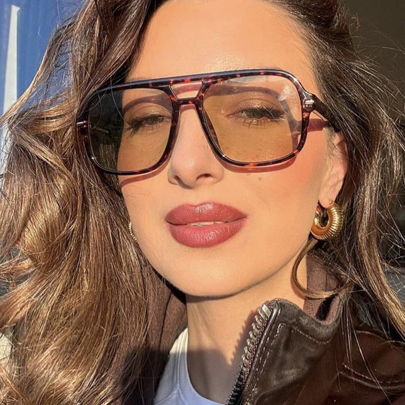 Lunettes de soleil simples et élégantes femme