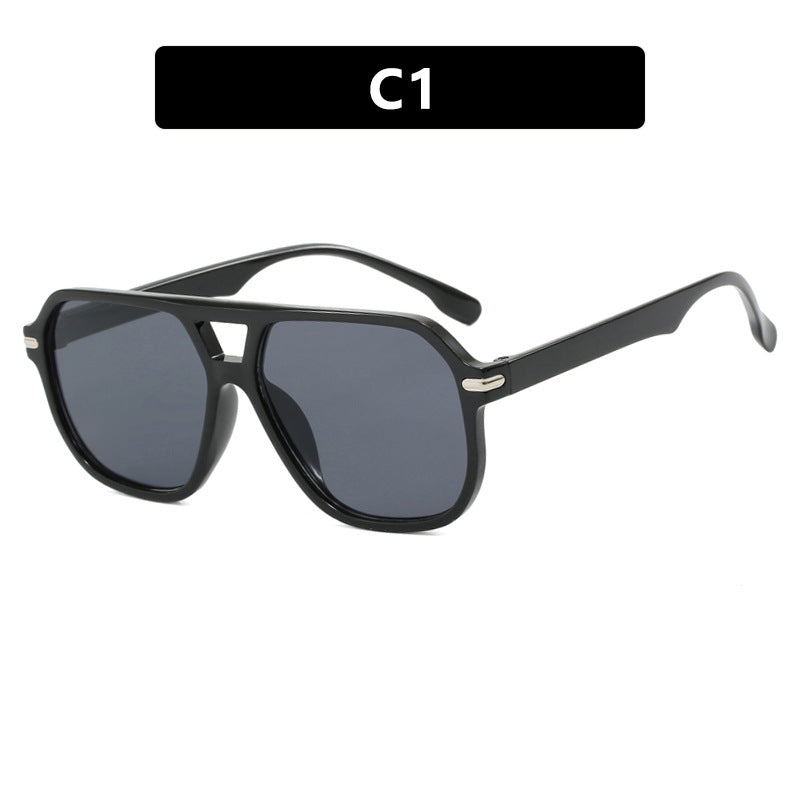 Lunettes de soleil simples et élégantes femme